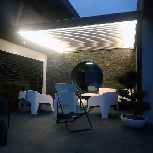 Pergola bioclimatique Lounge sur mesure en aluminium