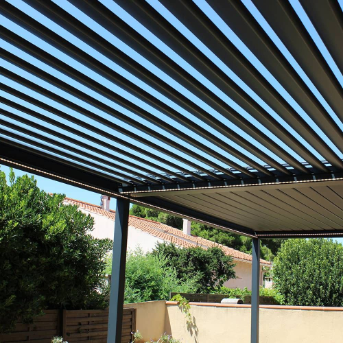 Pergola bioclimatique Lounge sur mesure en aluminium