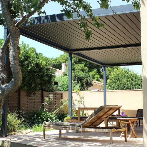 Pergola bioclimatique Lounge sur mesure en aluminium