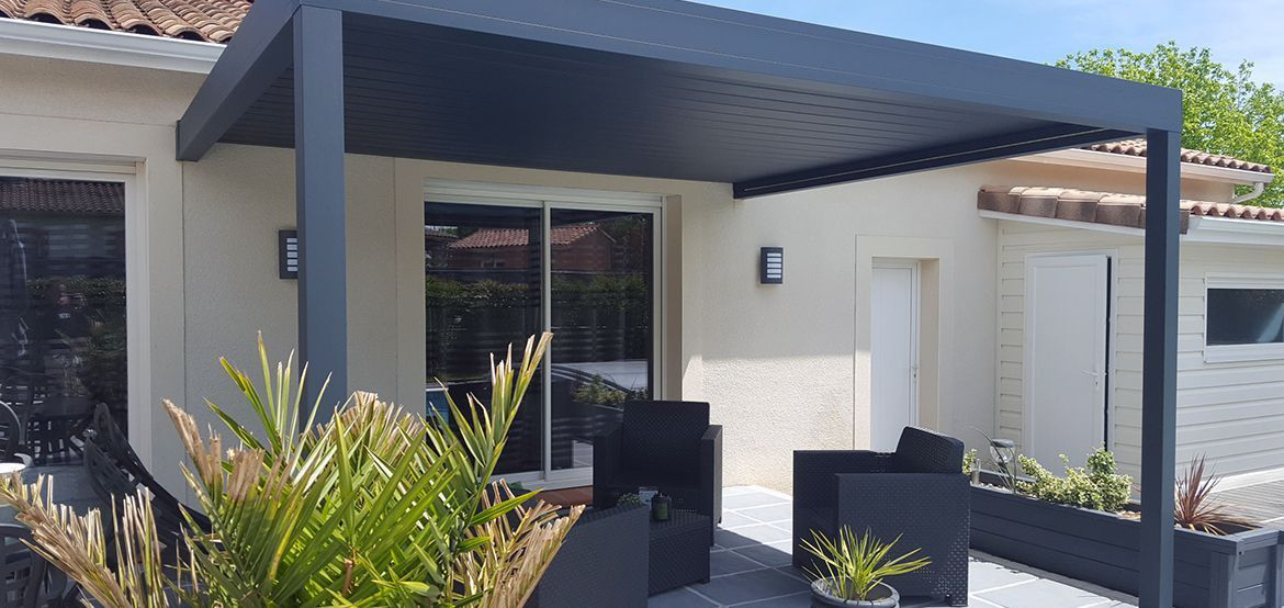 Pergola bioclimatique sur mesure alu gris