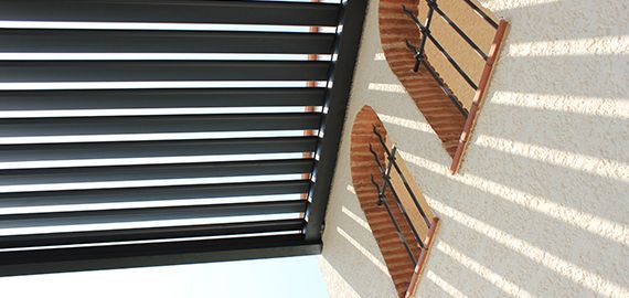 Lames pergola perpendiculaires