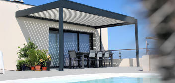 Pergola bioclimatique Alsol mixte couleur gris blanche