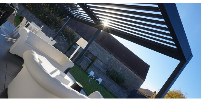 Un salon d'été moderne